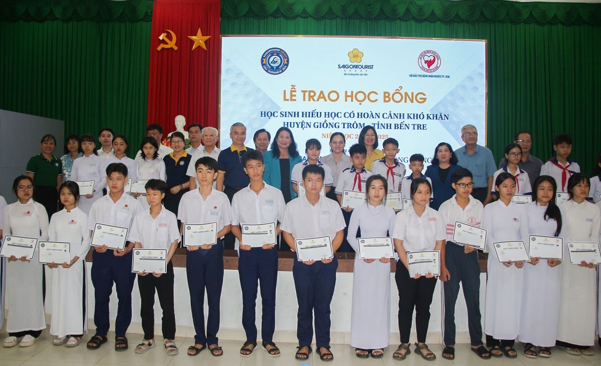 Học bổng “Saigontourist Group vì cộng đồng” trao 200 suất cho các em học sinh tại Bến Tre