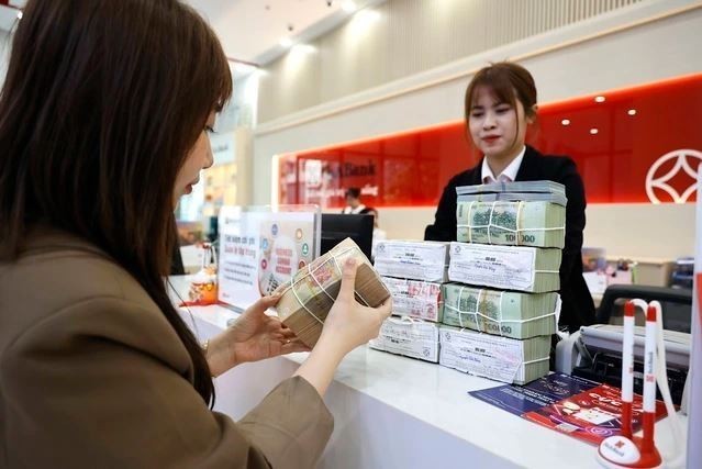 Lãi suất ngân hàng ngày 21/11/2025: OCB gia nhập cuộc đua, nhóm 6% mở rộng