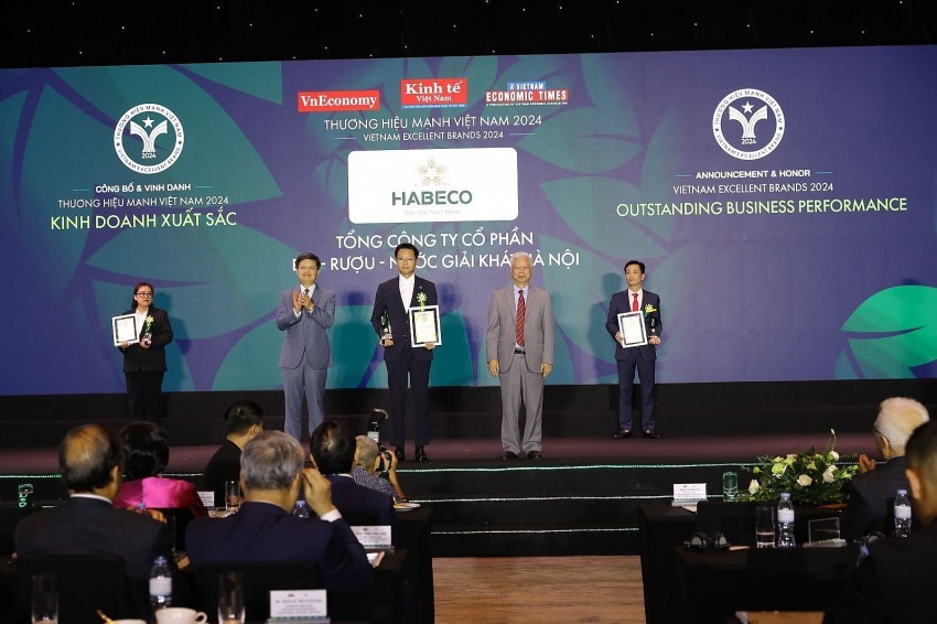 HABECO được vinh danh Top 10 Thương hiệu mạnh Việt Nam - Kinh doanh xuất sắc 2024