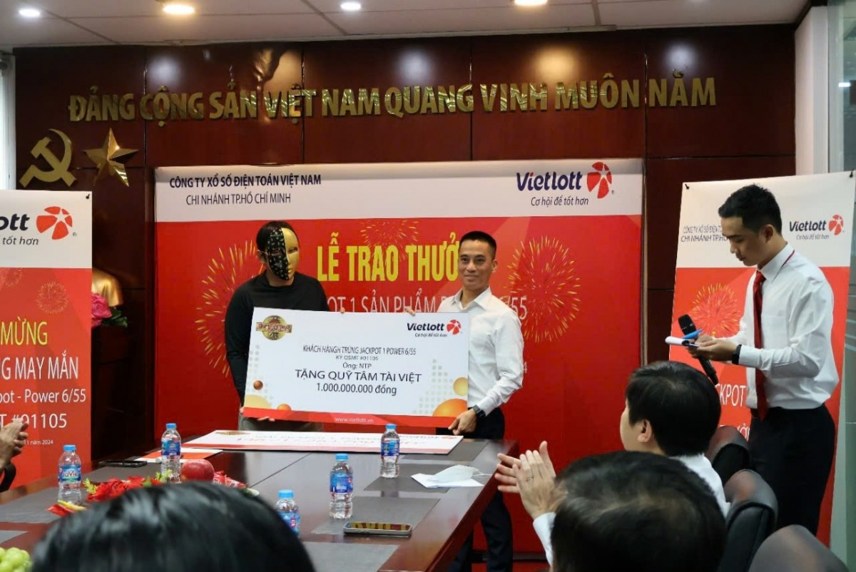 Trúng xổ số Vietlott, nam thanh niên ở TP. Hồ Chí Minh nhận Jackpot hơn 148 tỷ đồng