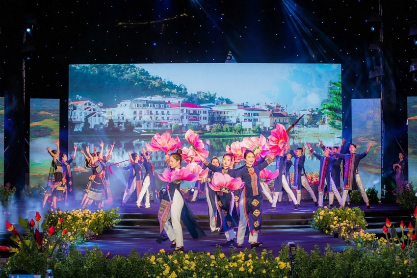 Tôn vinh bản sắc văn hoá tại Festival Thổ cẩm Lào Cai 2024