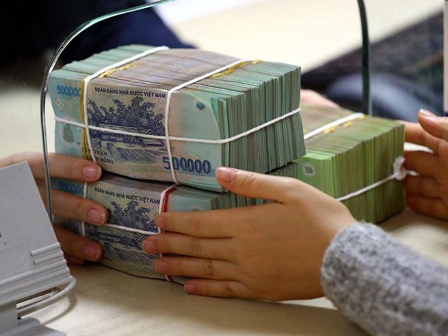 Lãi suất ngân hàng ngày 19/8/2026: Nhiều ngân hàng niêm yết trên 5%/năm