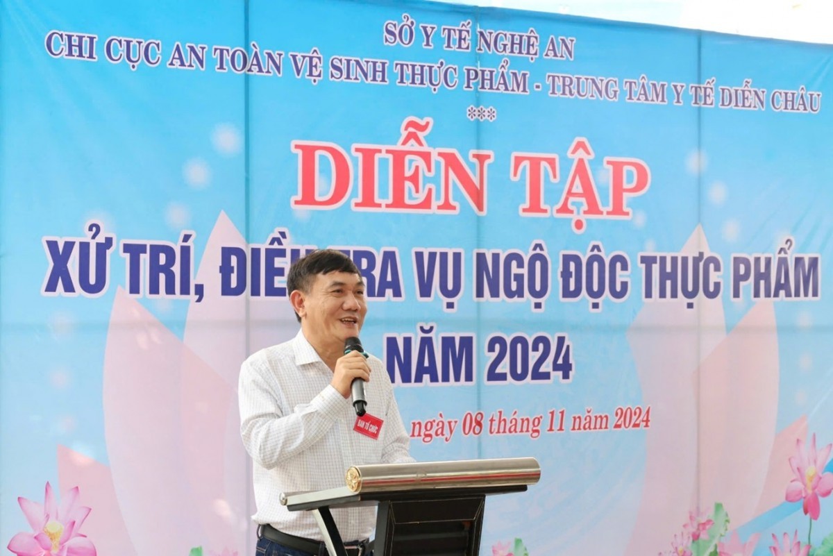 Ông Phạm Ngọc Quy - Chi cục Trưởng Chi cục An toàn vệ sinh thực phẩm Nghệ An, Trưởng Ban Tổ chức phát biểu khai mạc buổi diễn tập và chỉ đạo thông qua quy chế vận hành diễn tập.