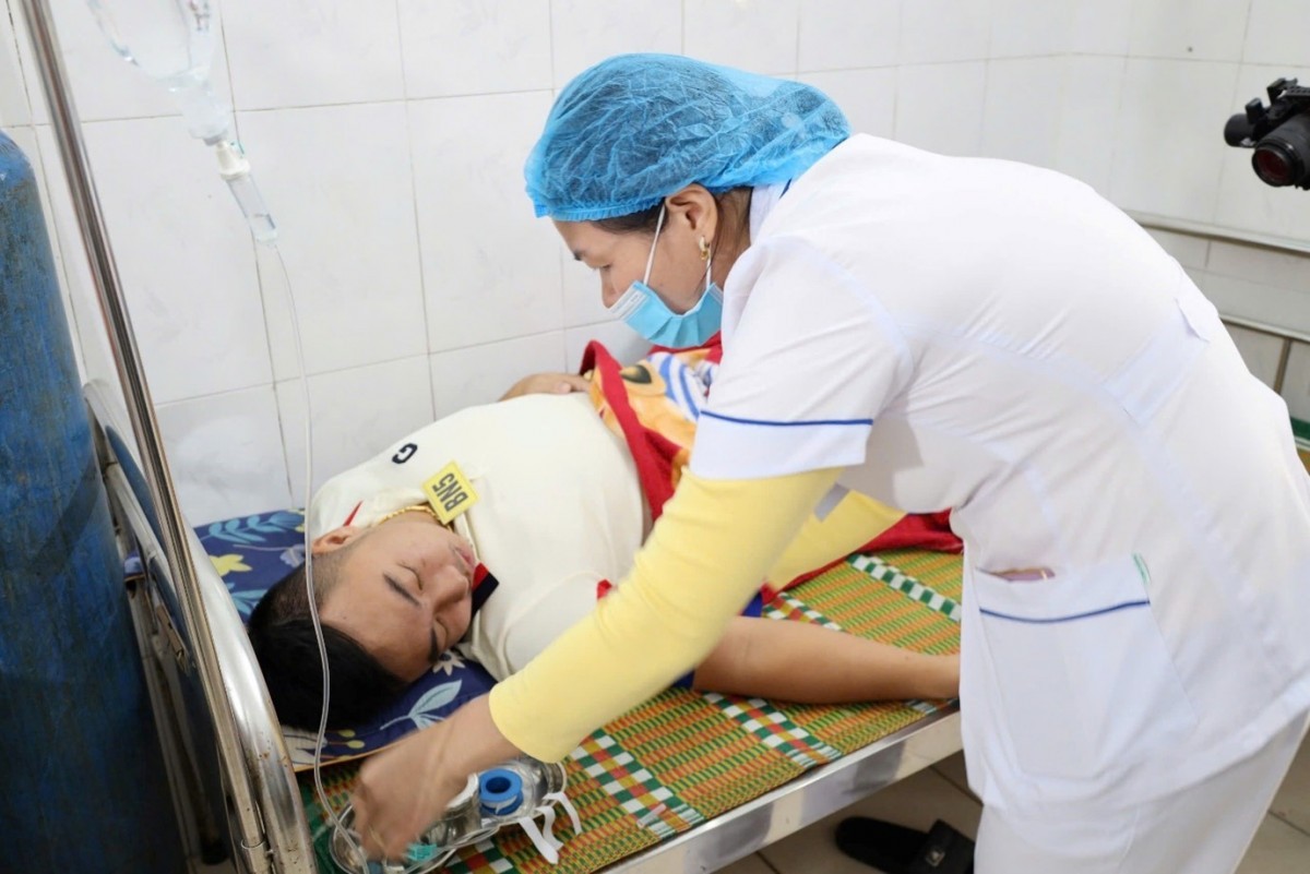 Hoạt động Khám phân loại, cấp cứu, điều trị cho bệnh nhân trong tình huống giả định.