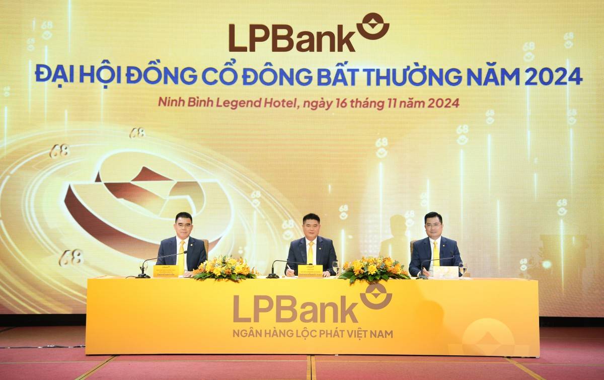 Đoàn Chủ toạ điều hành ĐHĐCĐ bất thường LPBank 2024 