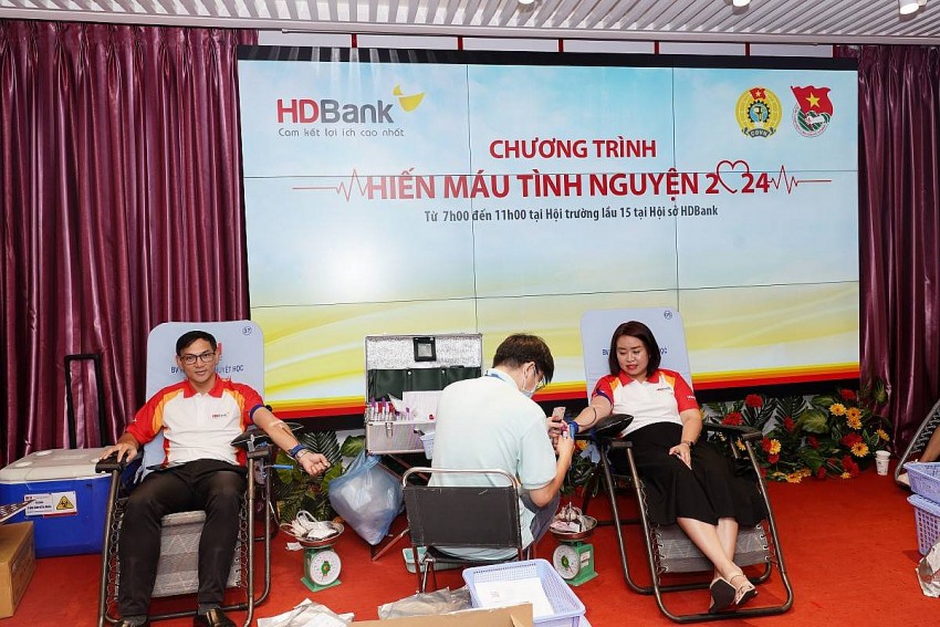 150 cán bộ nhân viên HDBank tham gia chương trình “Hiến máu tình nguyện 2024”