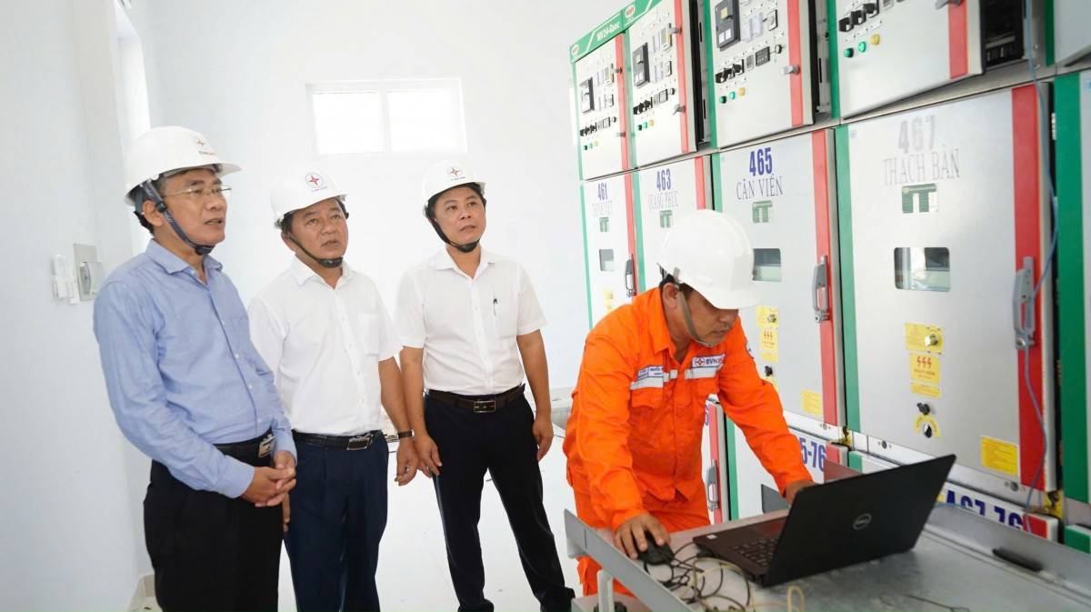 Lãnh đạo EVNSPC trực tiếp kiểm tra công tác đóng điện tại Trạm biến áp 110kV Khánh Bình – Bình Dương