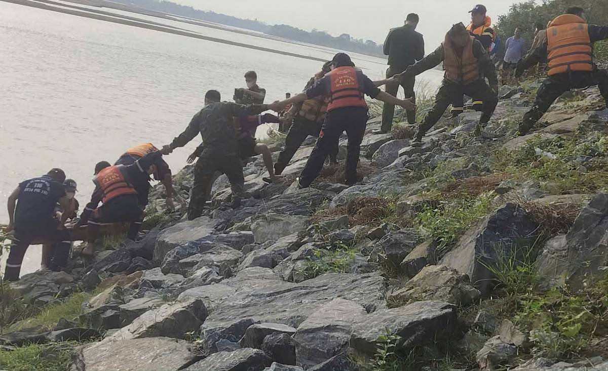 Phú Thọ: Tìm thấy tất cả 5 thi thể học sinh lớp 8 đuối nước trên sông Hồng