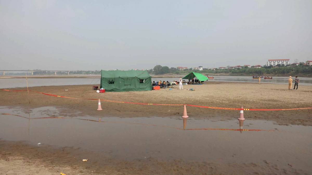 Phú Thọ: Tìm thấy tất cả 5 thi thể học sinh lớp 8 đuối nước trên sông Hồng