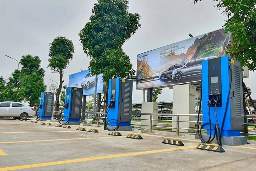 Vingroup và PV Power hợp tác mở rộng mạng lưới trạm sạc xe điện