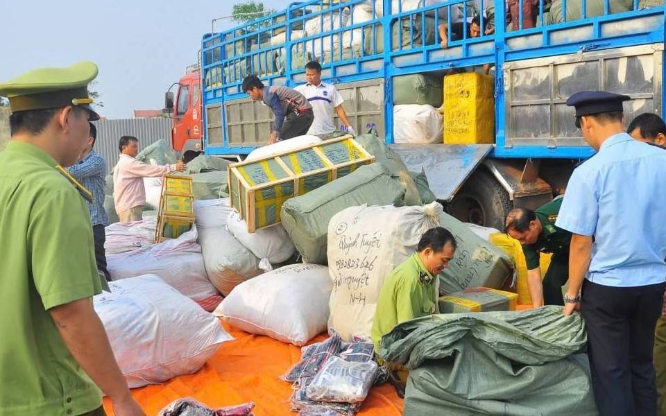 Long An: Buôn lậu pháo nổ, thuốc lá có chiều hướng tăng dịp cuối năm