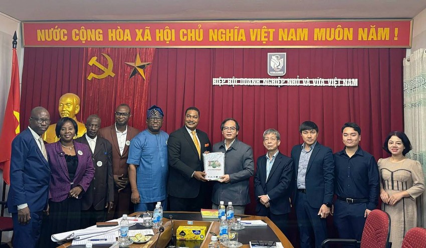  Hiệp hội Doanh nghiệp nhỏ và vừa Việt Nam (VINASME) và phái đoàn đến từ Nigeria.