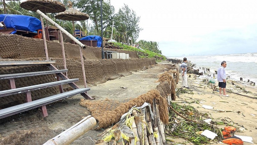 Người dân khối phố Tân Thành, phường Cẩm An, thành phố Hội An đứng ngồi không yên trước tình trạng biển xâm thực. Người dân khối phố Tân Thành, phường Cẩm An, thành phố Hội An đứng ngồi không yên trước tình trạng biển xâm thực.