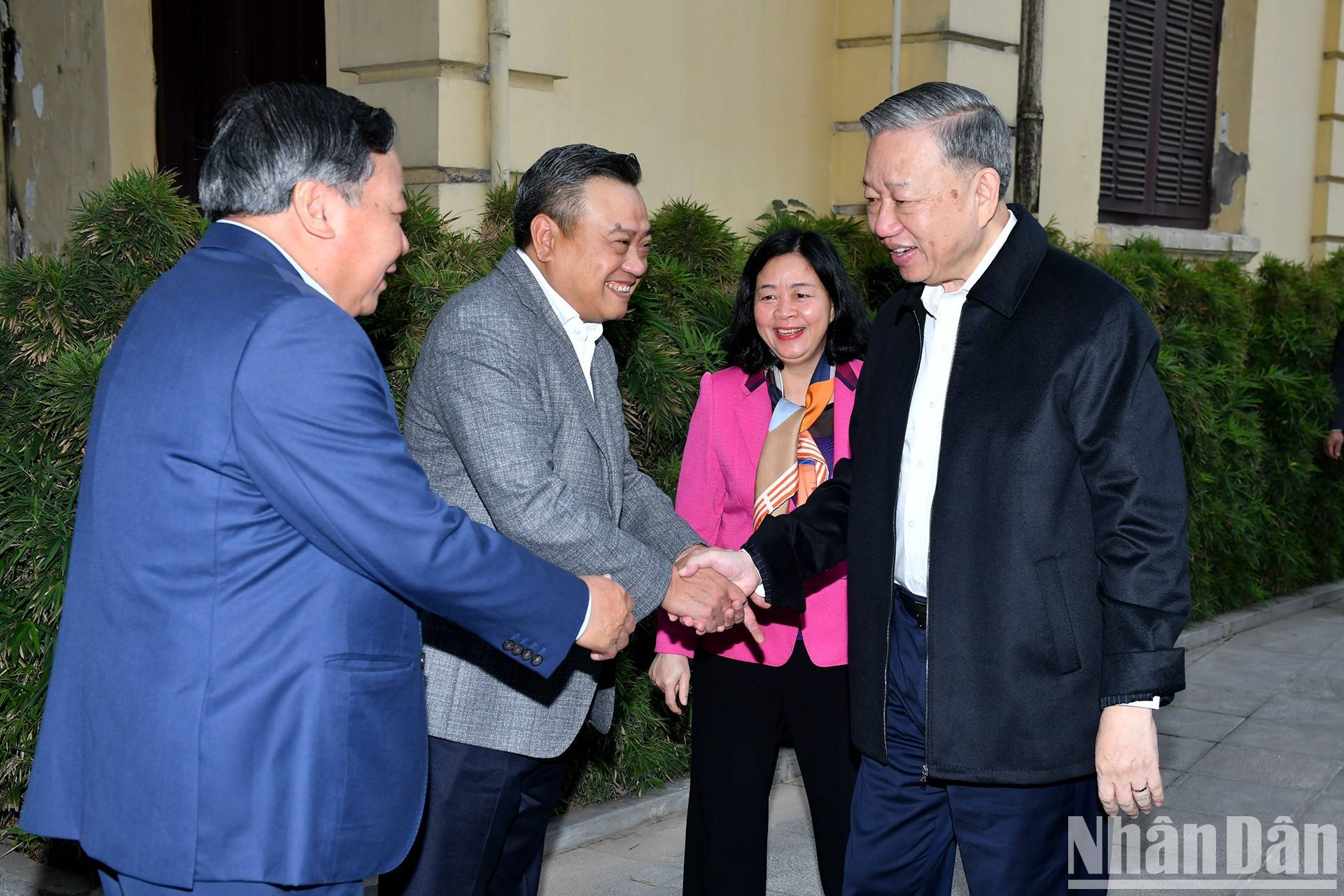 Tổng Bí thư Tô Lâm với các đồng chí trong Ban Thường vụ Thành ủy Hà Nội.