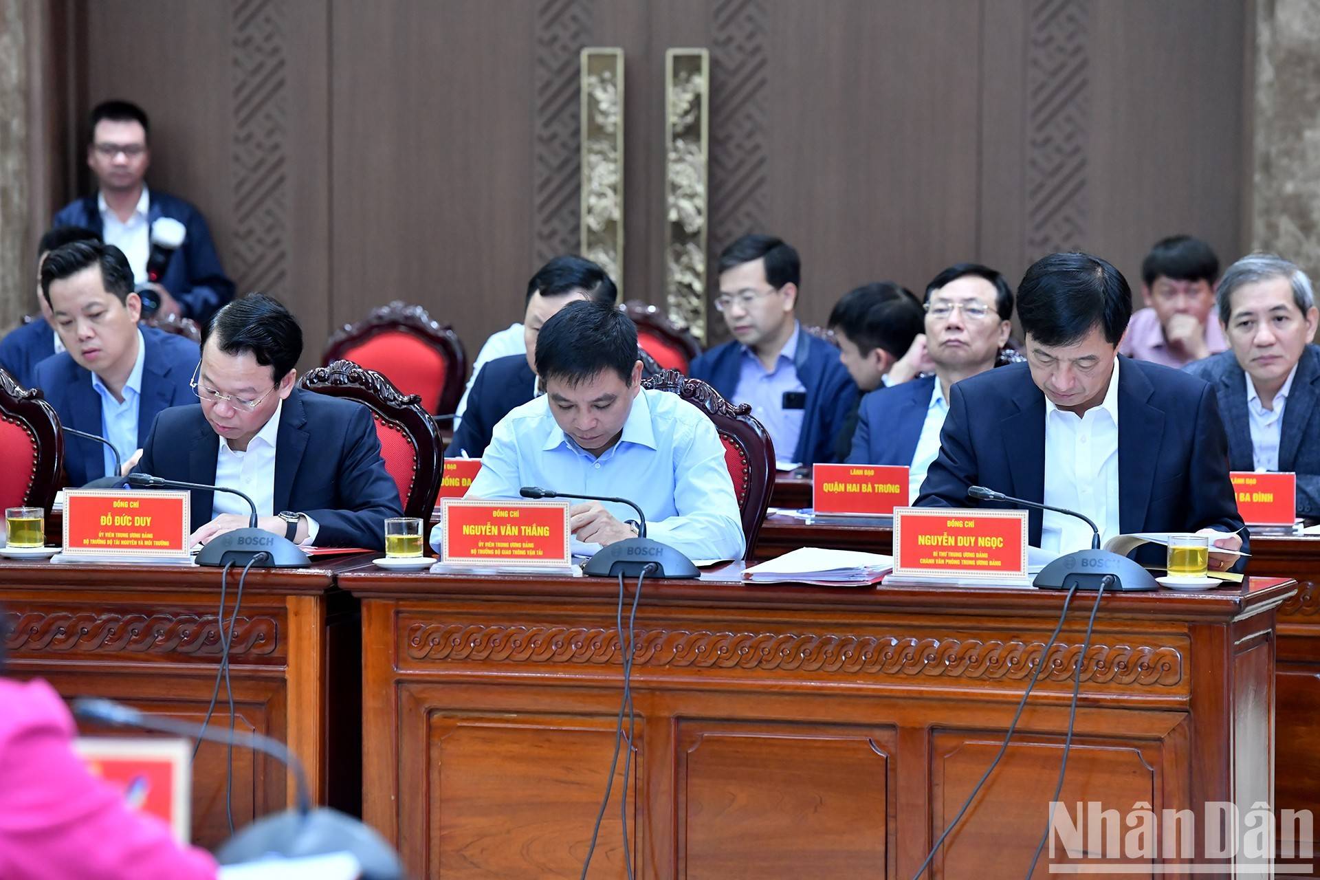 Các đại biểu tham dự buổi làm việc.