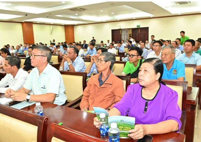 Lãnh đạo TP Hồ Chí Minh đối thoại với nông dân tìm hướng phát triển du lịch nông nghiệp