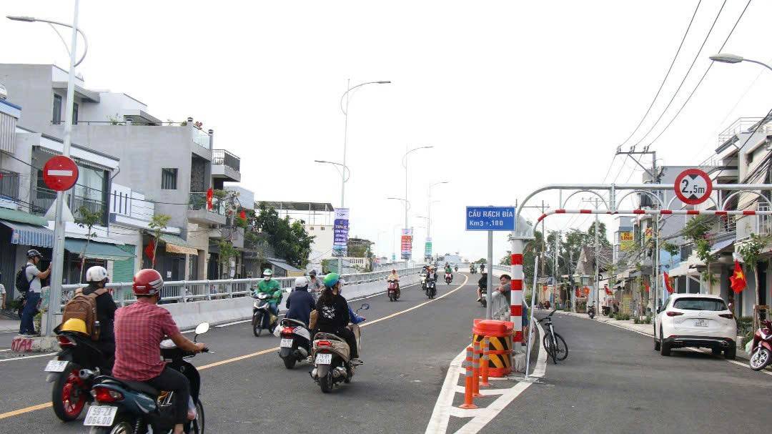 Việc thông xe, đưa công trình cầu Rạch Đĩa 