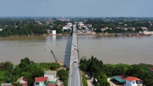 Các phương tiện được lưu thông bình thường qua cầu Trung Hà