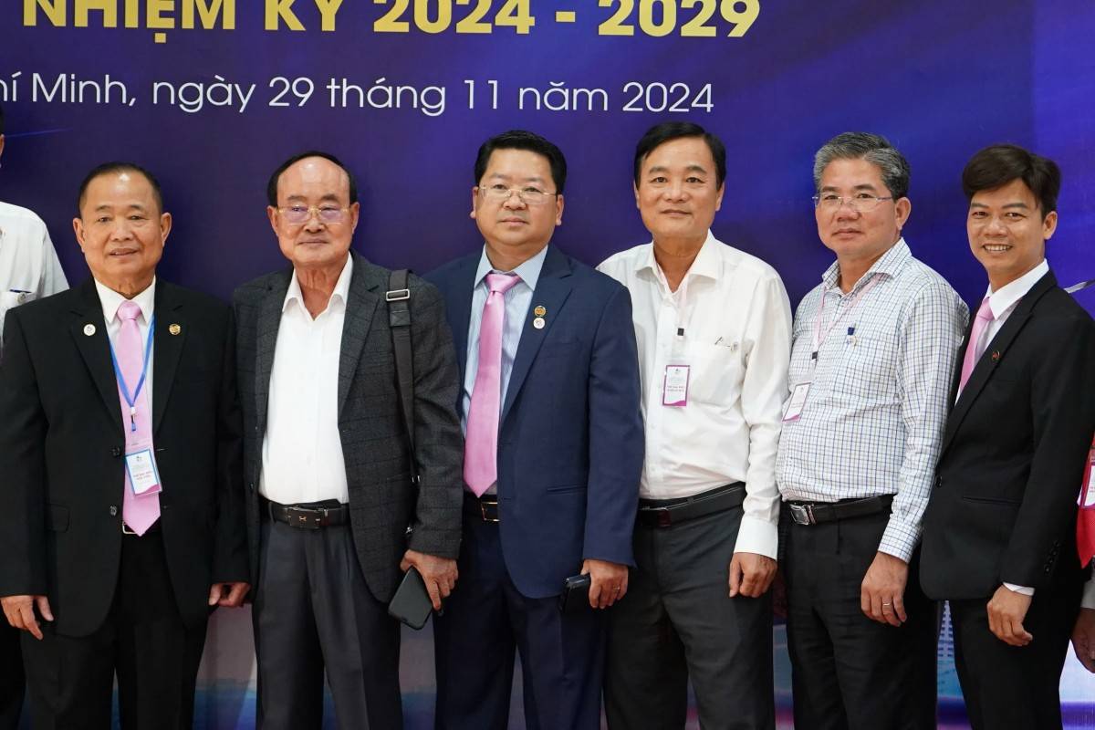 Các đại biểu chụp ảnh lưu niệm trước khi bắt đầu Đại hội Các đại biểu chụp ảnh lưu niệm trước khi bắt đầu Đại hội