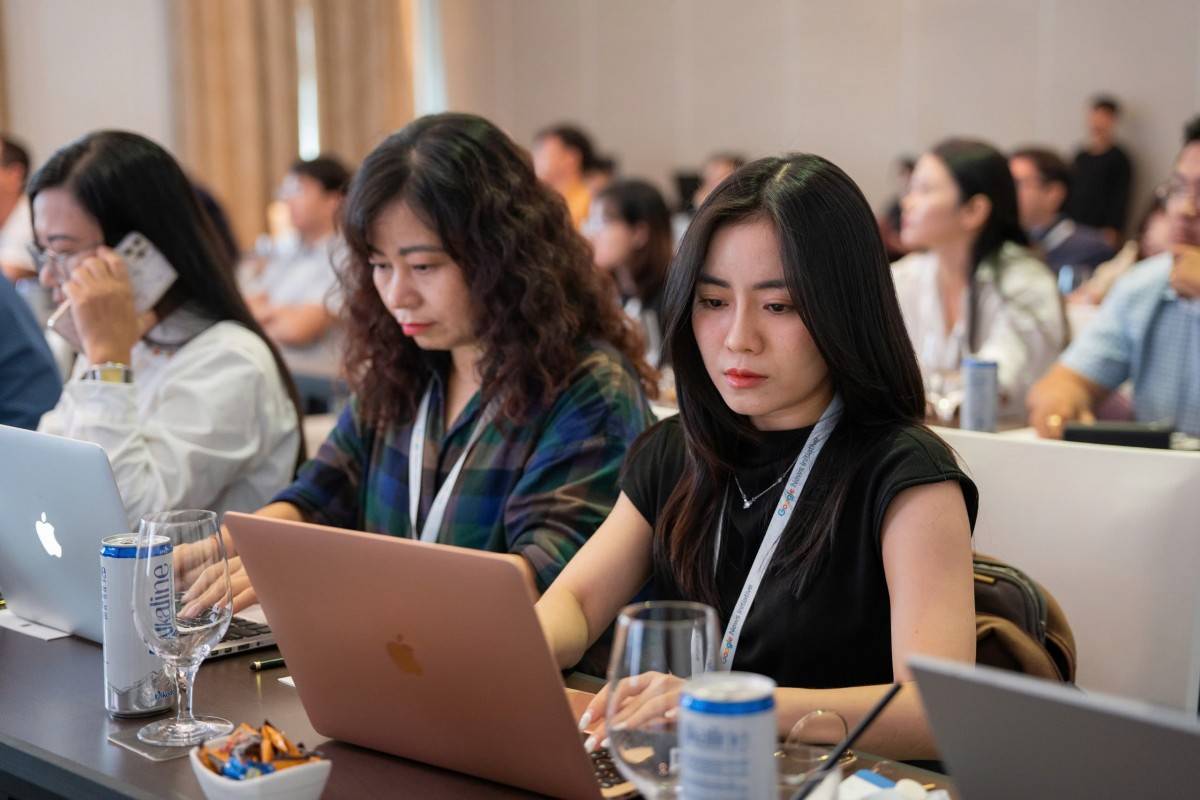 Chương trình đào tạo đã thu hút hơn 100 nhà báo là các biên tập viên, phóng viên của các cơ quan báo chí trung ương và địa phương