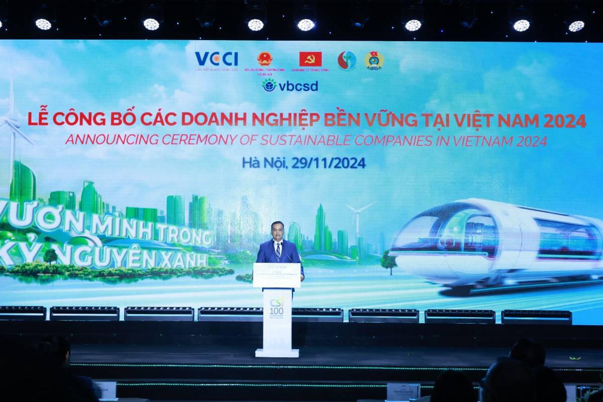 Ông Binu Jacob - Tổng Giám đốc Nestlé Việt Nam , Đồng chủ tịch VBCSD, Tổng Giám đốc Nestlé Việt Nam phát biểu tại lễ trao giải CSI100 2024