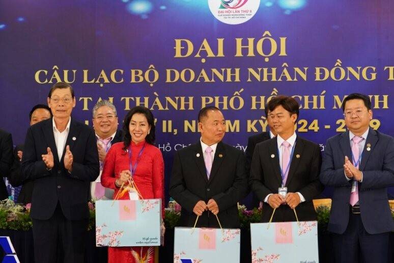 Doanh nhân Đất sen hồng: Đồng lòng kết nối vươn xa - Hợp tác phát triển bền vững ! Doanh nhân Đất sen hồng: Đồng lòng kết nối vươn xa - Hợp tác phát triển bền vững !