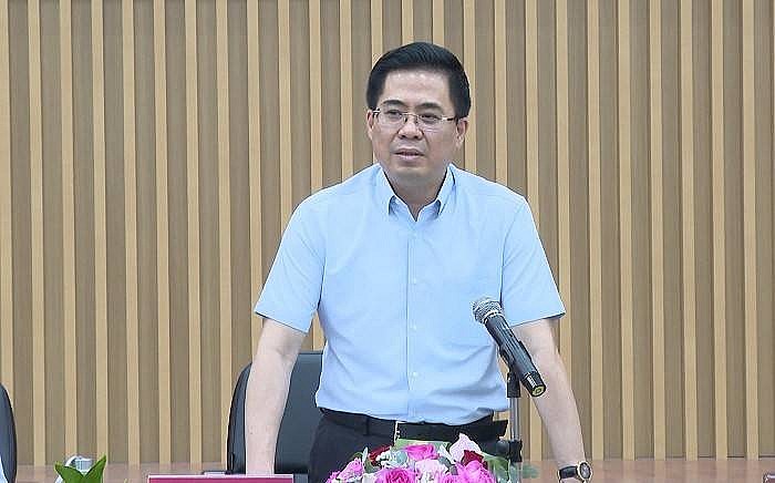 Theo Chủ tịch UBND tỉnh Nguyễn Hoàng Giang, KKT Dung Quất có vai trò lớn trong thúc đẩy phát triển kinh tế- xã hội của tỉnh, trong đó việc quy hoạch các phân khu xây dựng là rất quan trọng. Theo Chủ tịch UBND tỉnh Nguyễn Hoàng Giang, KKT Dung Quất có vai trò lớn trong thúc đẩy phát triển kinh tế- xã hội của tỉnh, trong đó việc quy hoạch các phân khu xây dựng là rất quan trọng.