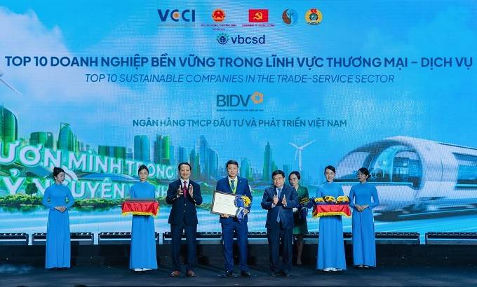 BIDV lần thứ 6 vào Top 10 Doanh nghiệp bền vững lĩnh vực thương mại - dịch vụ BIDV lần thứ 6 vào Top 10 Doanh nghiệp bền vững lĩnh vực thương mại - dịch vụ