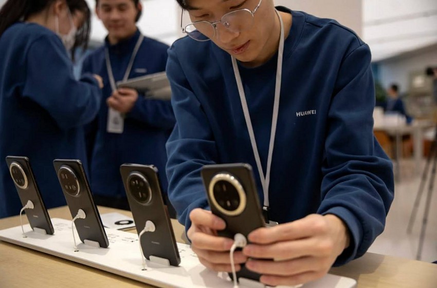  smartphone Mate 70 trong cửa hàng ở Bắc Kinh, thủ đô Trung Quốc