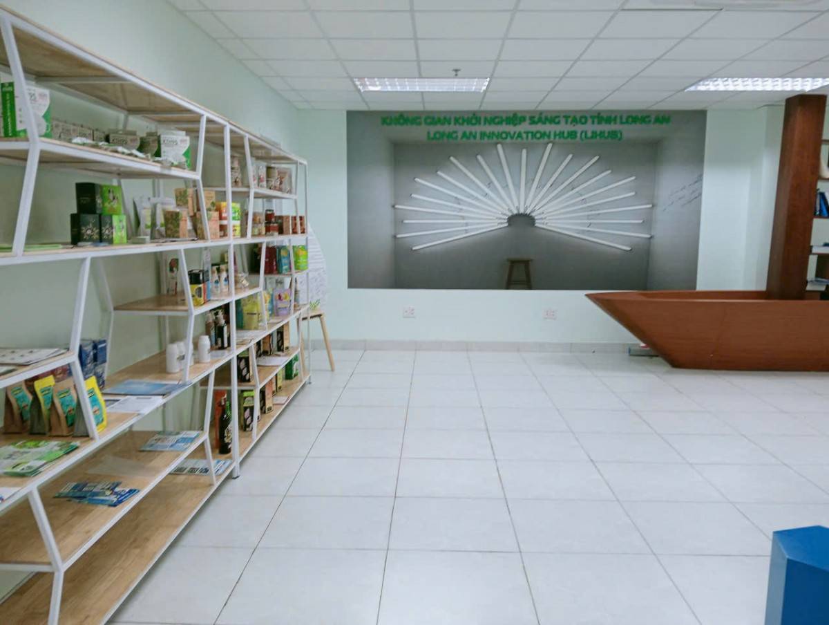 Không gian khởi nghiệp sáng tạo, trải nghiệm mô hình nhà thông minh tại Trung tâm ứng dụng, kỹ thuận thông tin khoa học và công nghệ tỉnh Long An