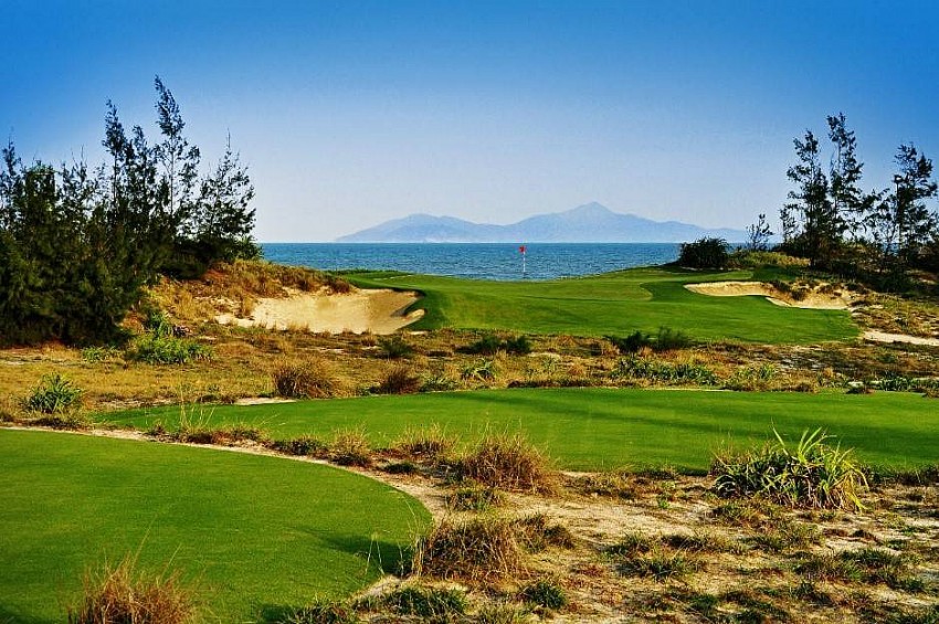 Hố 16, Norman Course tại Legend Danang Golf Resort Legend Danang Golf Resort được vinh danh Sân gôn Tốt nhất Việt Nam 2024