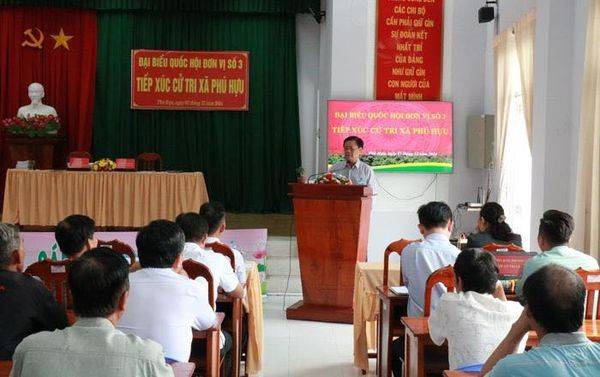 Ông Lê Minh Hoan - Bộ trưởng Bộ Nông nghiệp và Phát triển nông thôn tiếp xúc cử tri xã Phú Hựu