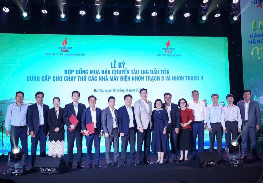 PV GAS và PV Power ký hợp đồng mua bán chuyến tàu LNG đầu tiên