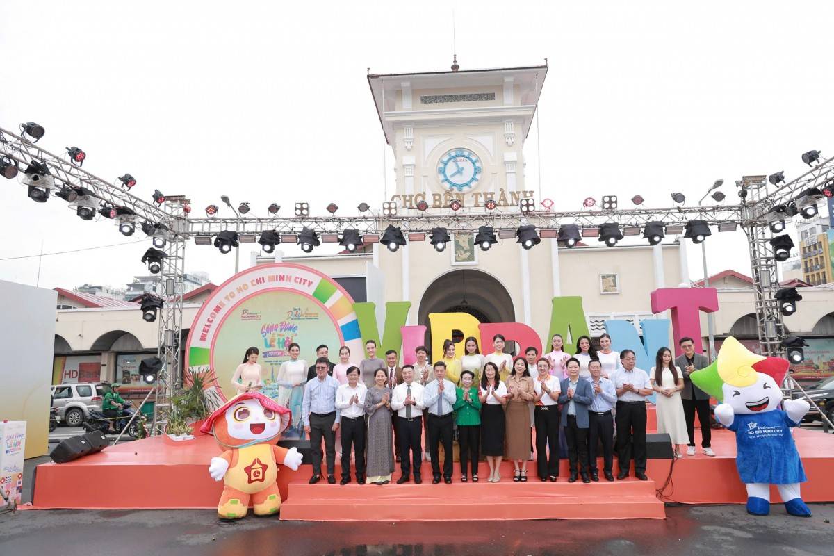 Chụp ảnh kỷ niệm tại Lễ khởi động. Chụp ảnh kỷ niệm tại Lễ khởi động.