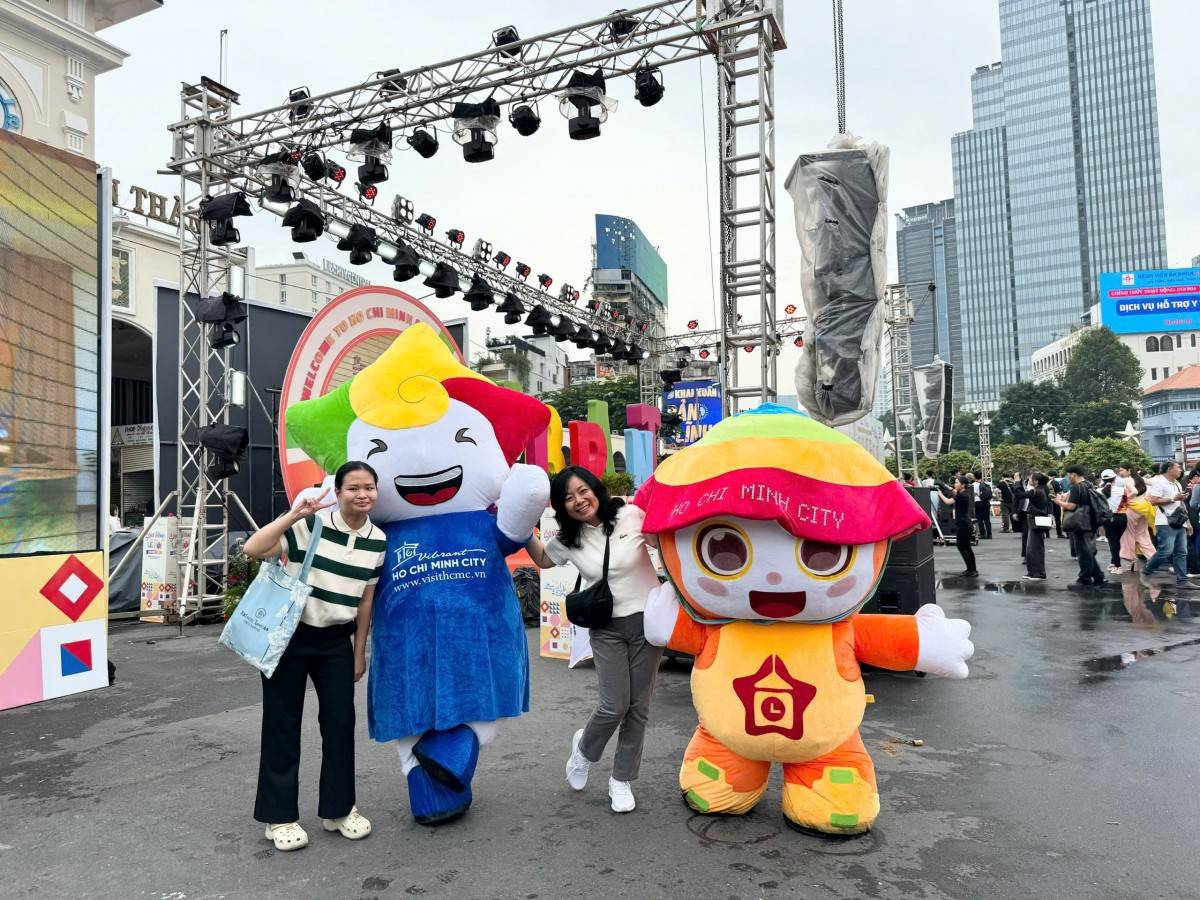 Du khách tham gia các hoạt động tại Tuần lễ Du lịch TP. HCM Du khách tham gia các hoạt động tại Tuần lễ Du lịch TP. HCM