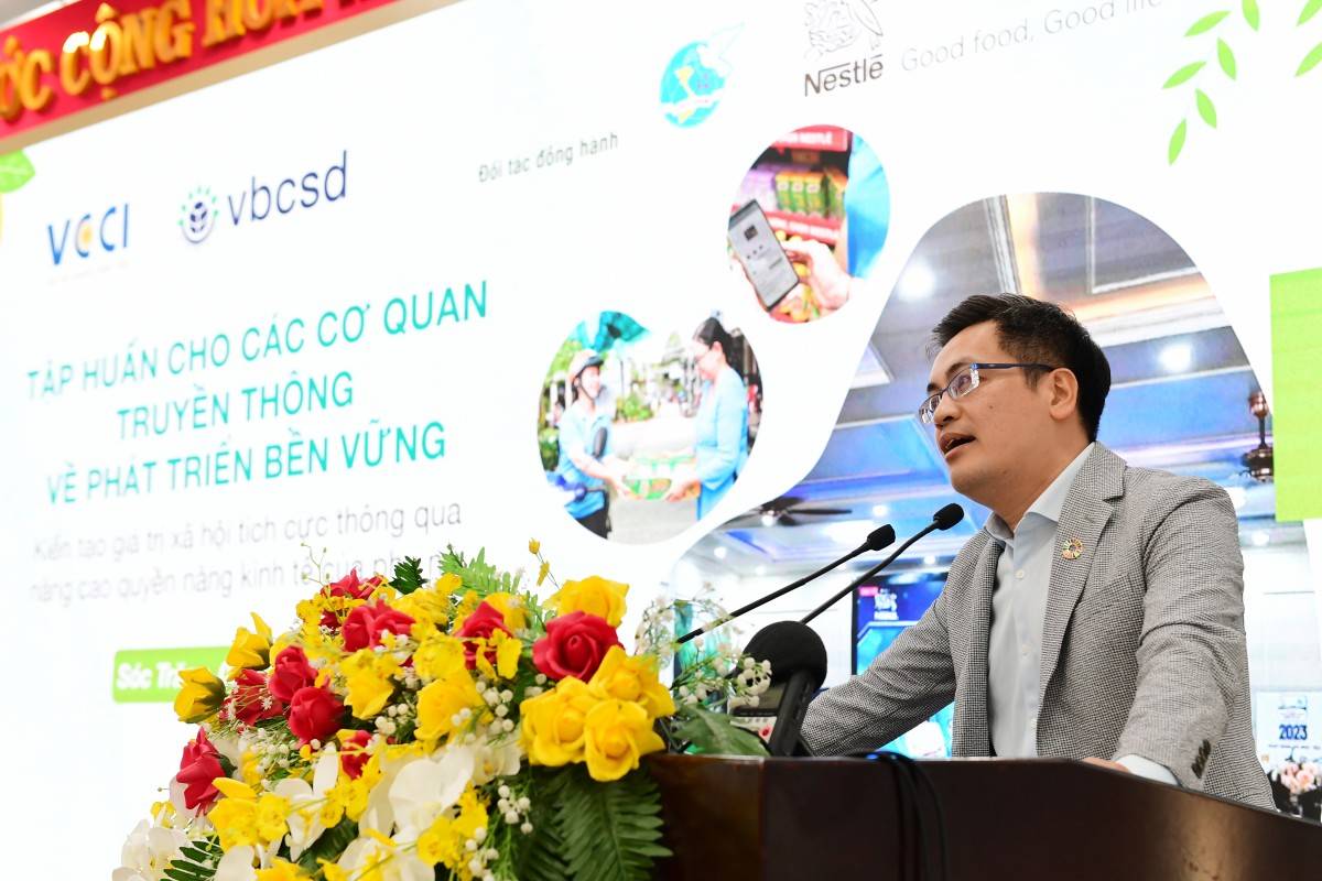 Ông Khuất Quang Hưng, Giám đốc Đối ngoại-Truyền thông, Nestlé Việt Nam chia sẻ về những nỗ lực của Nestlé nhằm thúc đẩy việc trao quyền cho phụ nữ, đặc biệt là nâng cao quyền năng phụ nữ trong toàn chuỗi giá trị Ông Khuất Quang Hưng, Giám đốc Đối ngoại-Truyền thông, Nestlé Việt Nam chia sẻ về những nỗ lực của Nestlé nhằm thúc đẩy việc trao quyền cho phụ nữ, đặc biệt là nâng cao quyền năng phụ nữ trong toàn chuỗi giá trị