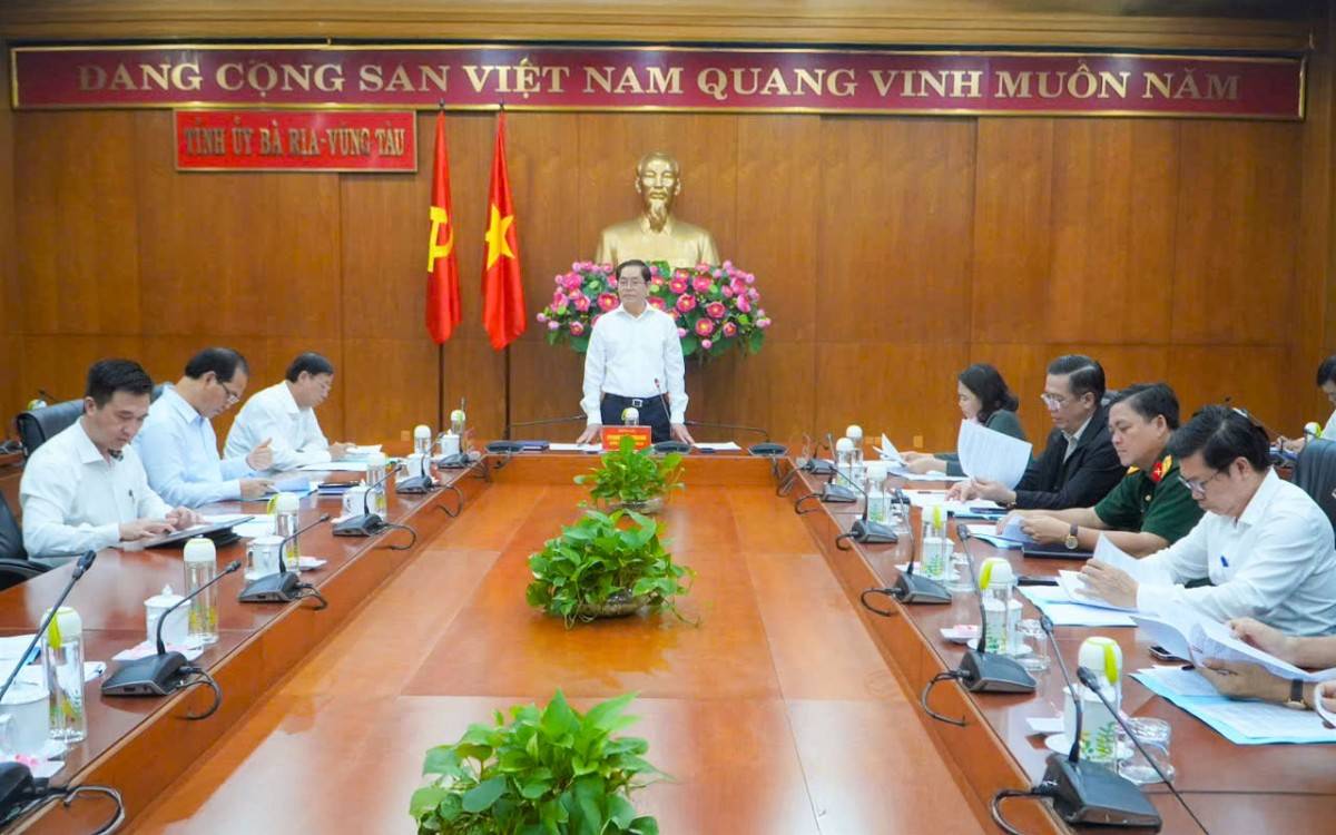 Đồng chí Phạm Viết Thanh, UV.BCH TW Đảng, Bí thư Tỉnh ủy, Chủ tịch HĐND tỉnh phát biểu ý kiến chỉ đạo Đồng chí Phạm Viết Thanh, UV.BCH TW Đảng, Bí thư Tỉnh ủy, Chủ tịch HĐND tỉnh phát biểu ý kiến chỉ đạo