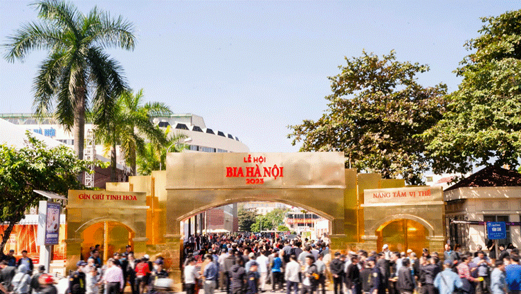 Lễ hội Bia Hà Nội năm 2023 thu hút đông đảo khách hàng tham dự