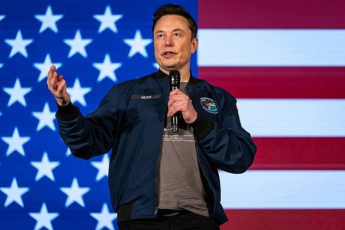   Tỷ phú Elon Musk tại sự kiện ở thành phố Lancaster, bang Pennsylvania ngày 26/10. Ảnh: AFP