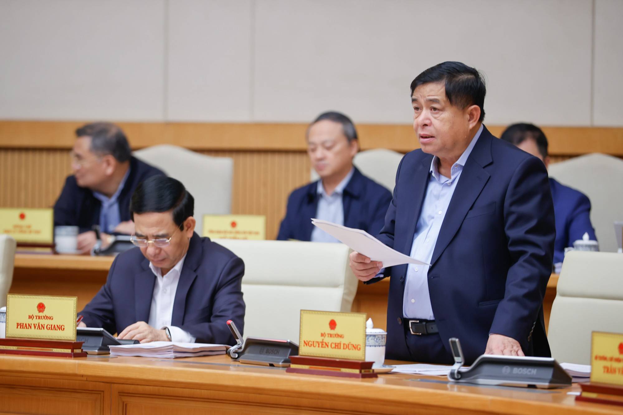 Thủ tướng: Ưu tiên cao nhất cho tăng trưởng, chính sách phải cởi trói để sản xuất, kinh doanh bung ra