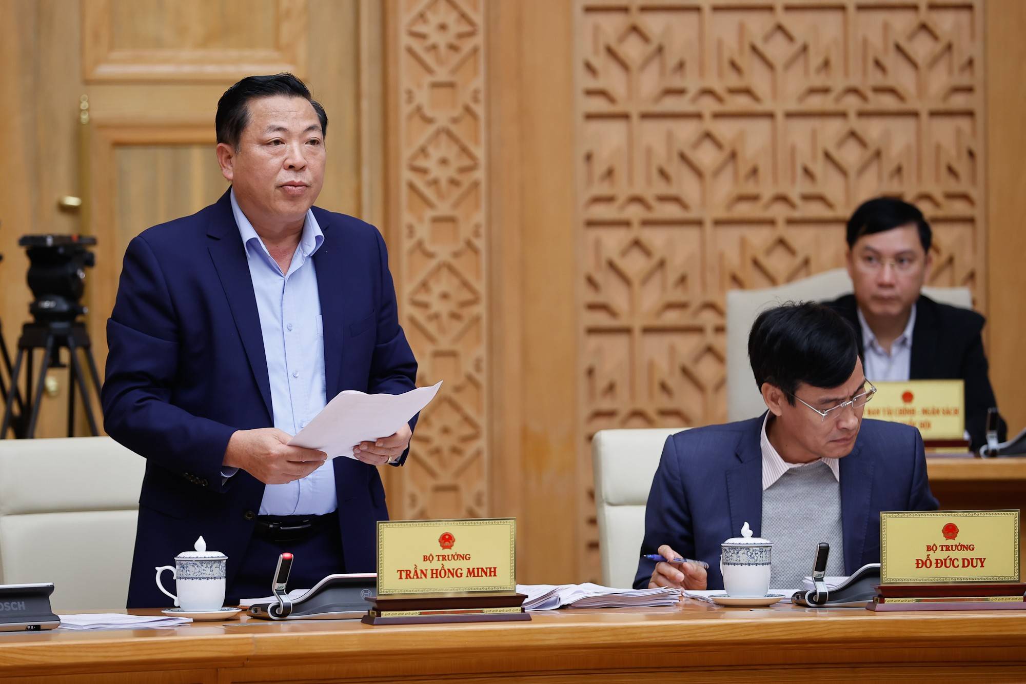 Thủ tướng: Ưu tiên cao nhất cho tăng trưởng, chính sách phải cởi trói để sản xuất, kinh doanh bung ra