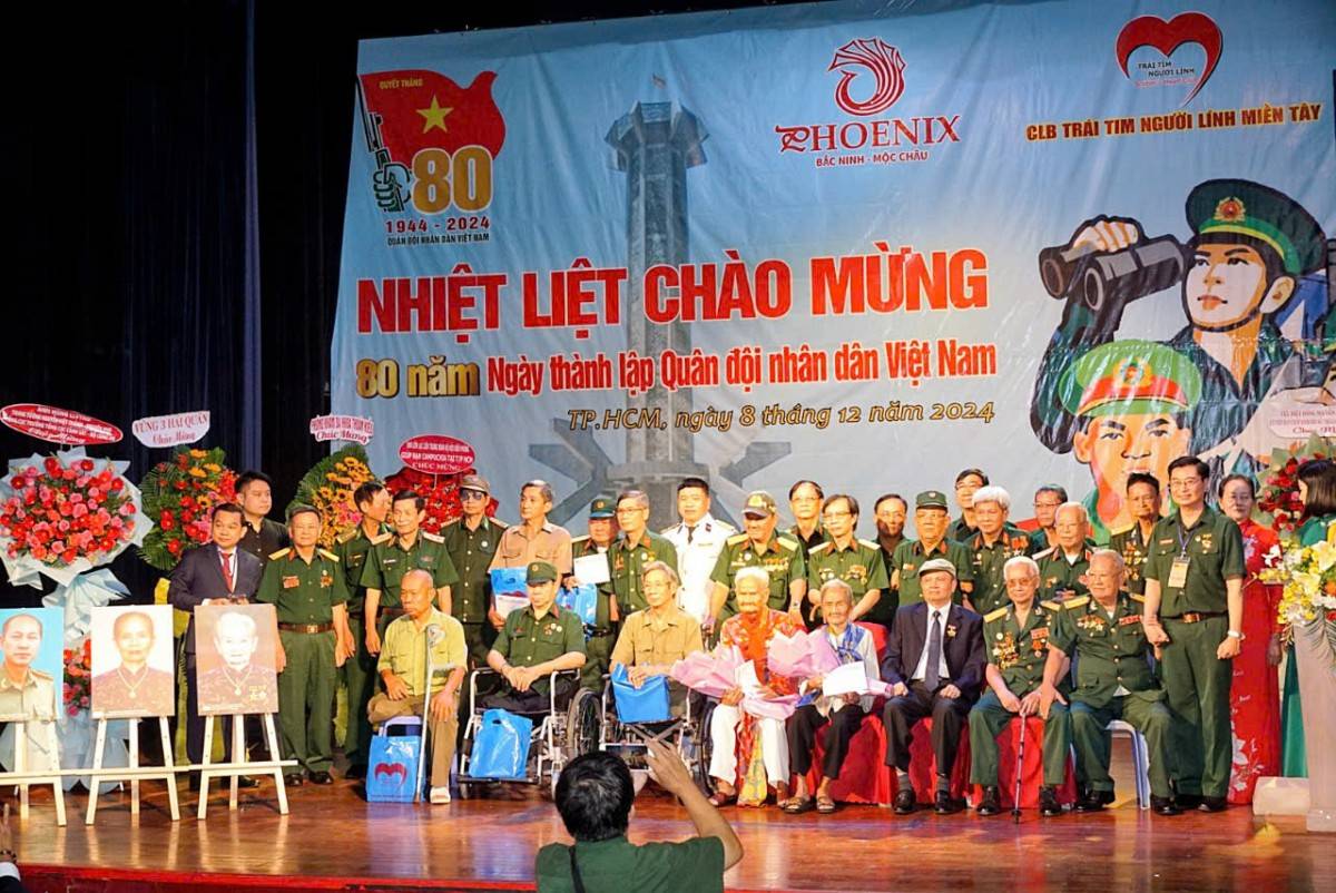  tri ân các Mẹ Việt Nam anh hùng, các Anh hùng Lực lượng vũ trang nhân dân, các vị tướng lĩnh, sĩ quan, các CCB, cựu CAND, Cựu TNXP đã đóng góp to lớn