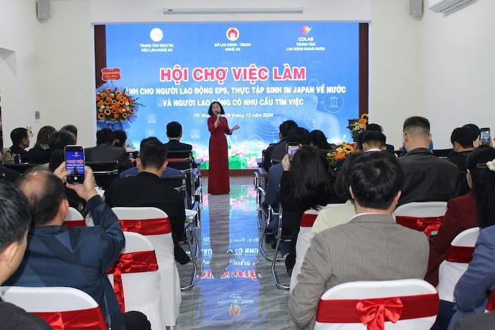 Khai mạcHội chợ việc làm dành cho lao động EPS, thực tập sinh IM Japan đã về nước và lao động có nhu cầu tìm kiếm việc làm diễn ra vào sáng ngày 9/12 tại Trung tâm DVVL Nghệ An (địa chỉ: Số 201, đường Phong Định Cảng, TP. Vinh). 