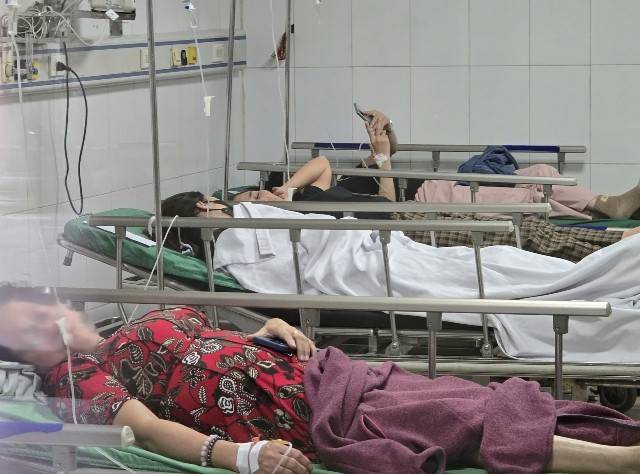 công nhân đang được điều trị tại bệnh viện