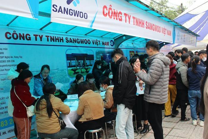 Đông đảo người lao động tìm kiếm cơ hội việc làm tại Hội chợ  vệc làm