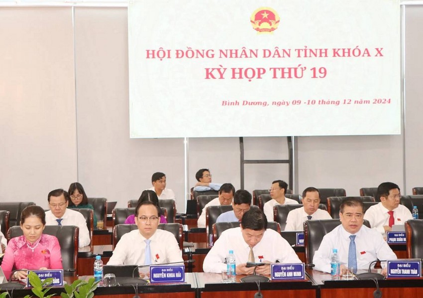 Lãnh đạo tỉnh Bình Dương trả lời chất vấn về giáo dục - đào tạo và văn hóa - du lịch