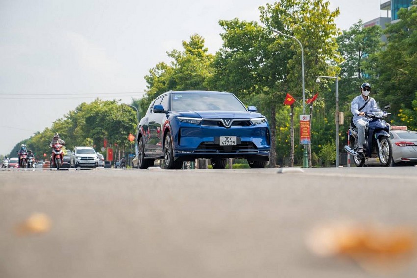 Hà Nội sẽ có cơ chế hỗ trợ người dân đổi xe xăng sang xe điện