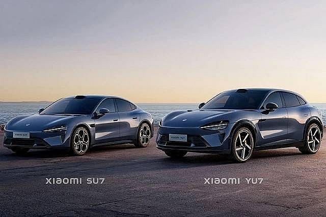 YU7 được đặt bên cạnh mẫu SU7 mà Xiaomi ra mắt hồi đầu năm nay  ẢNH: XIAOMI