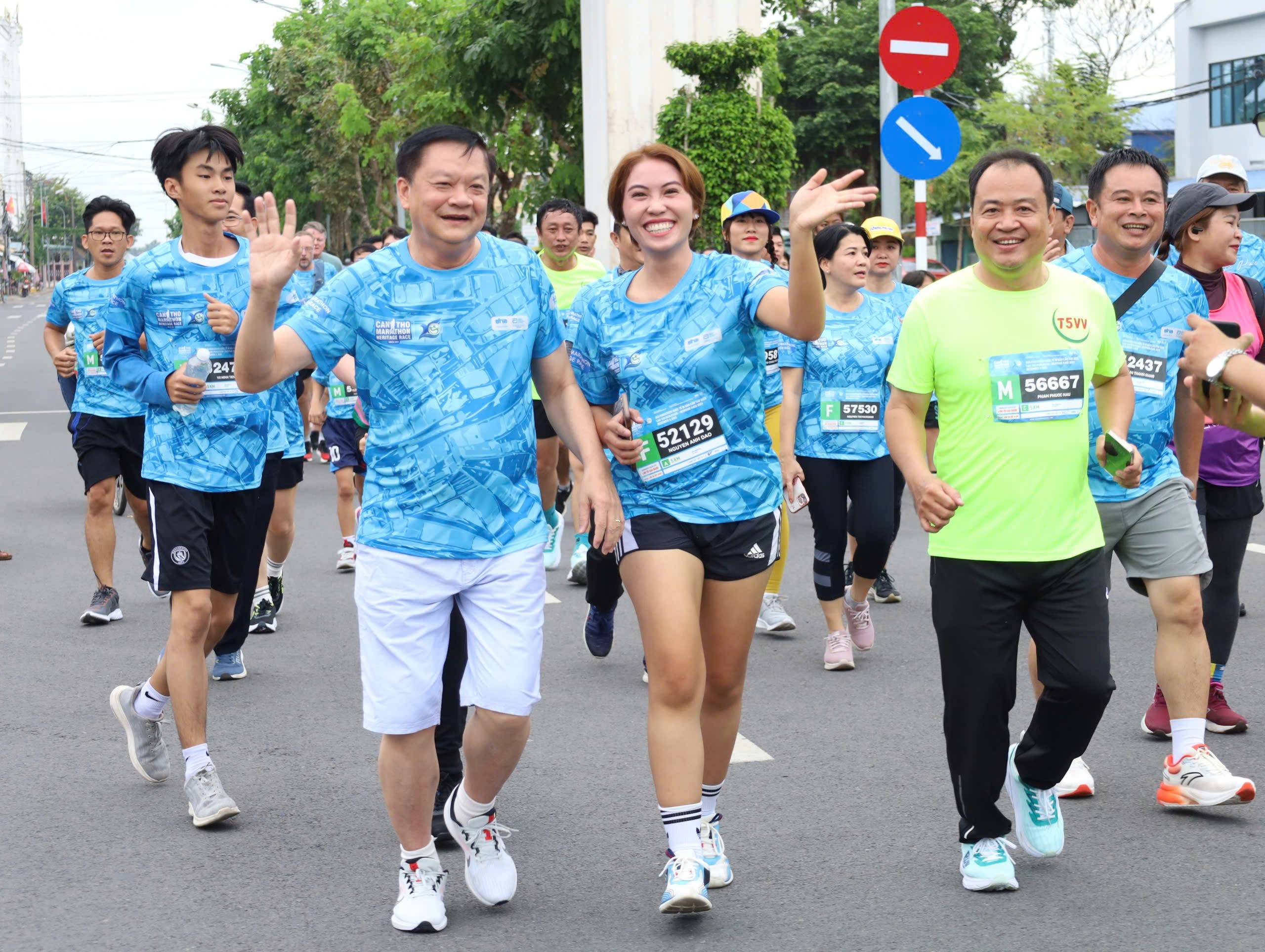 Giải Marathon Quốc tế Di sản Cần Thơ 2024 thu hút hơn 9000 vận động viên tranh tài Giải Marathon Quốc tế Di sản Cần Thơ 2024 thu hút hơn 9000 vận động viên tranh tài