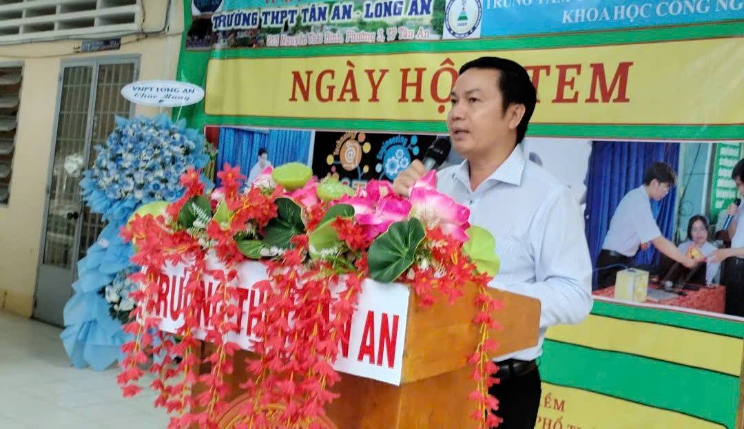 ông Lê Thanh Quang - Giám đốc Trung tâm ứng dụng kỹ thuật, thông tin khoa học và công nghệ tỉnh Long An.